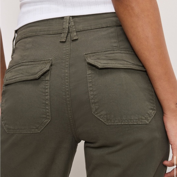 NWT Good American Cargo Cropped Twill Pants in Fatigue Olive Green 22 Plus - Picture 2 of 9